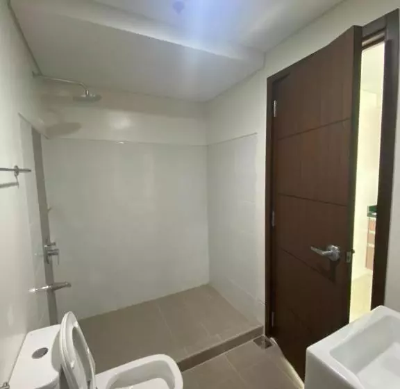 هتل Modern Studio Unit With City And Golf Course View