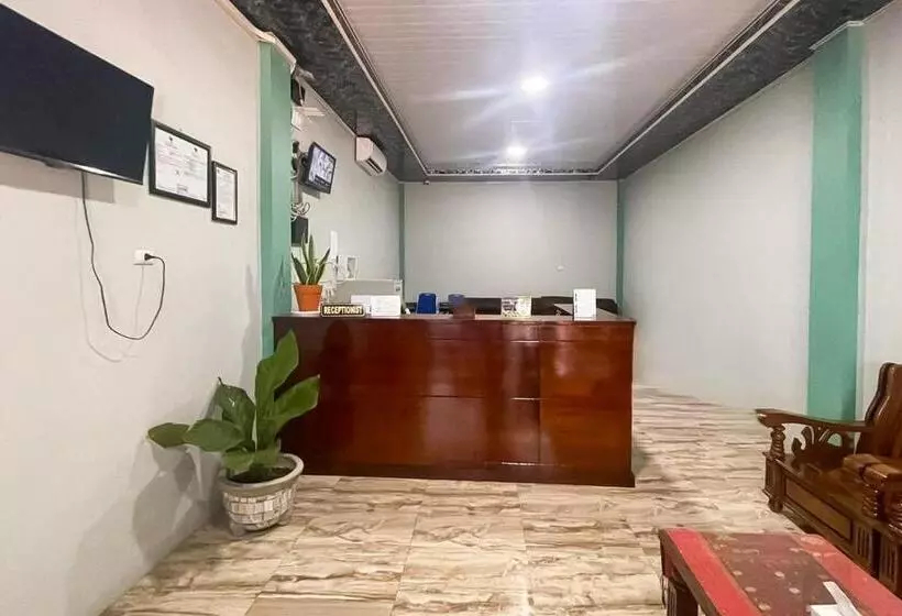 Hotelli Reddoorz Near Kantor Bupati Tapanuli Tengah Aek Tolang