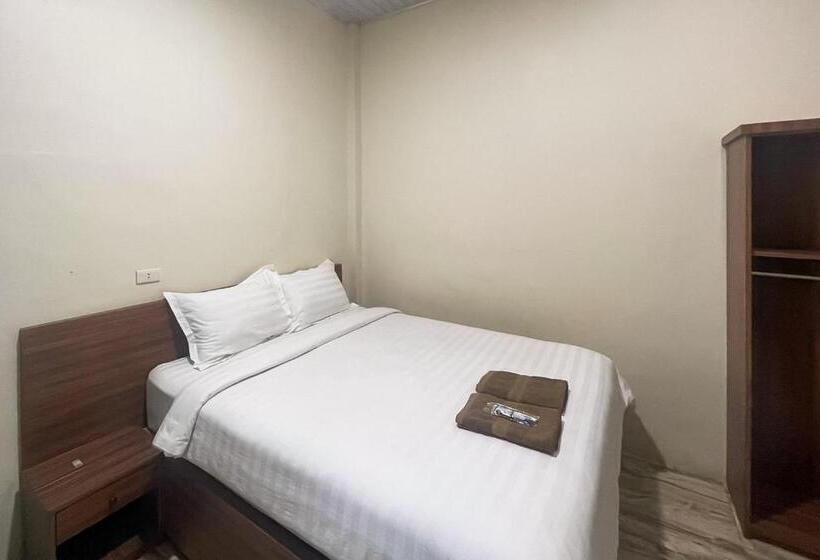 Otel Reddoorz Near Kantor Bupati Tapanuli Tengah Aek Tolang