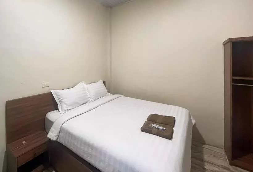 Hotelli Reddoorz Near Kantor Bupati Tapanuli Tengah Aek Tolang