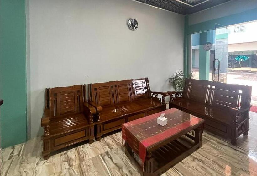 Otel Reddoorz Near Kantor Bupati Tapanuli Tengah Aek Tolang