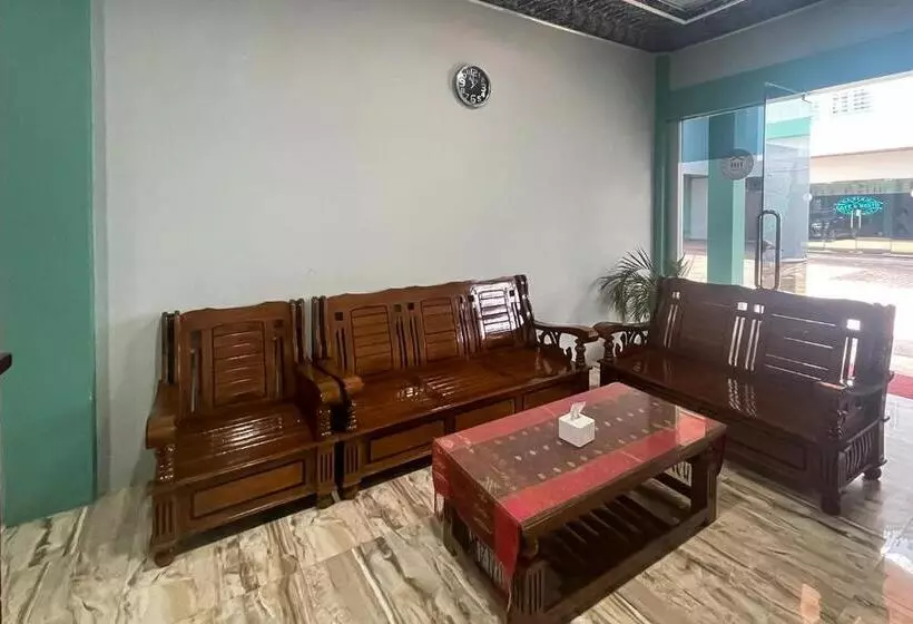 Hotelli Reddoorz Near Kantor Bupati Tapanuli Tengah Aek Tolang
