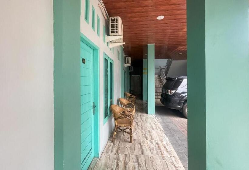 Otel Reddoorz Near Kantor Bupati Tapanuli Tengah Aek Tolang