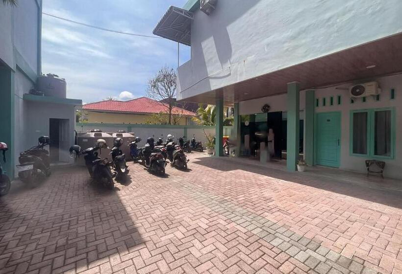 Otel Reddoorz Near Kantor Bupati Tapanuli Tengah Aek Tolang