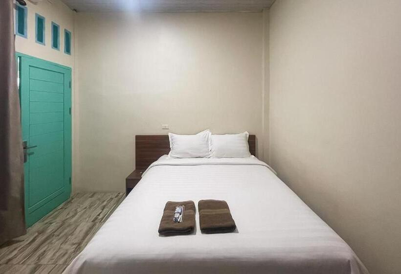 Otel Reddoorz Near Kantor Bupati Tapanuli Tengah Aek Tolang