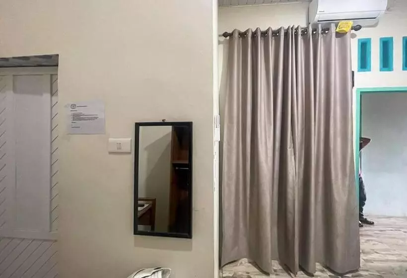 Hotelli Reddoorz Near Kantor Bupati Tapanuli Tengah Aek Tolang