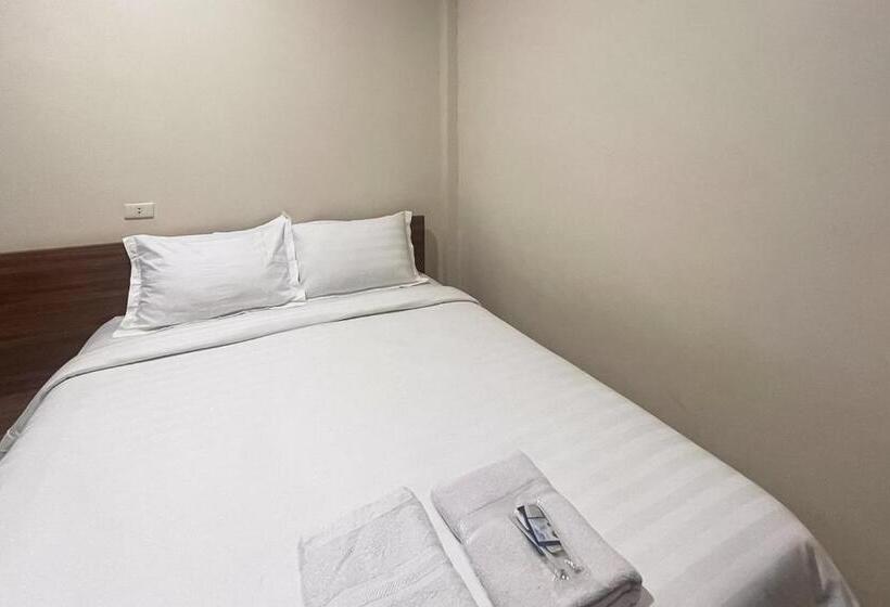 Otel Reddoorz Near Kantor Bupati Tapanuli Tengah Aek Tolang