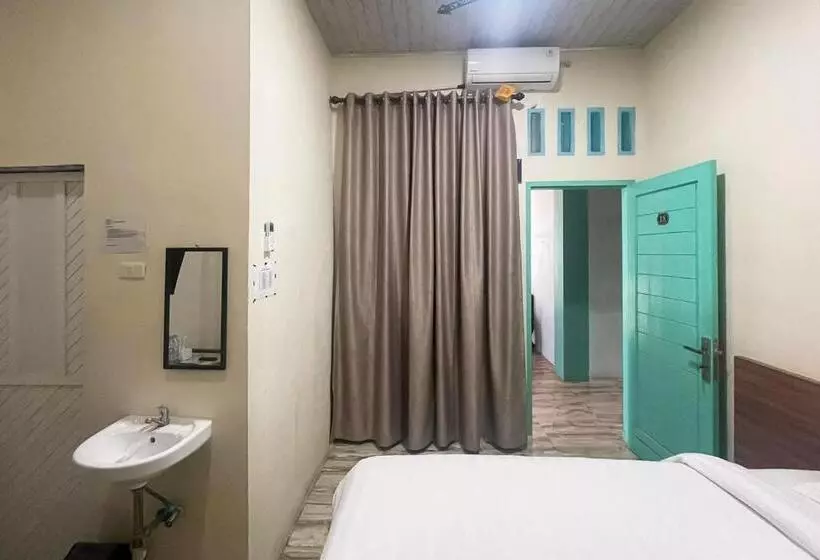 Hotelli Reddoorz Near Kantor Bupati Tapanuli Tengah Aek Tolang