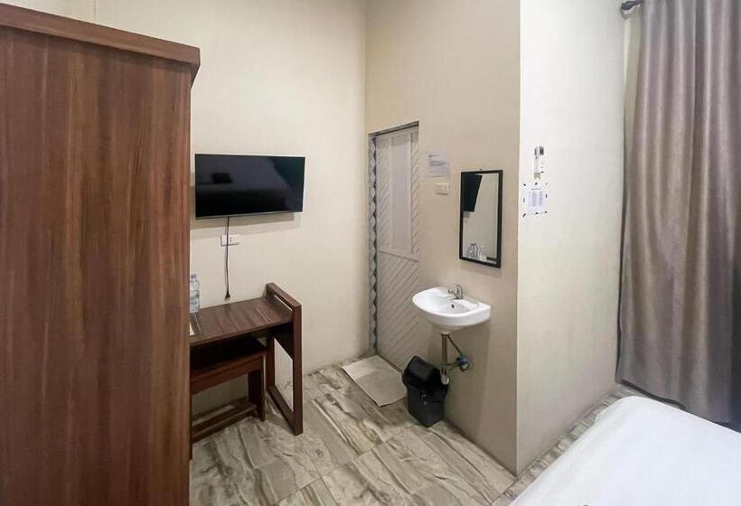 Otel Reddoorz Near Kantor Bupati Tapanuli Tengah Aek Tolang