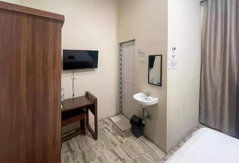 Hotelli Reddoorz Near Kantor Bupati Tapanuli Tengah Aek Tolang