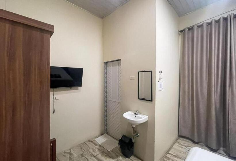 Otel Reddoorz Near Kantor Bupati Tapanuli Tengah Aek Tolang