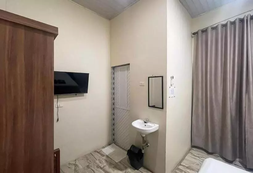 Hotelli Reddoorz Near Kantor Bupati Tapanuli Tengah Aek Tolang