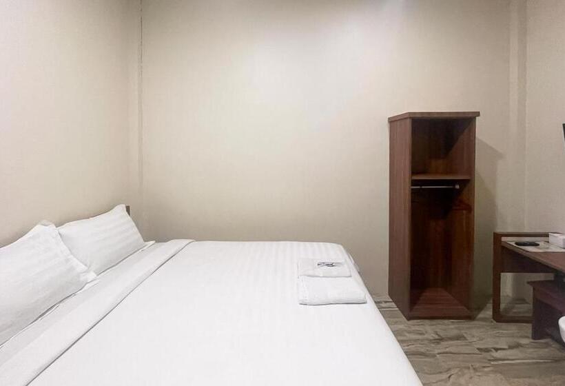 Otel Reddoorz Near Kantor Bupati Tapanuli Tengah Aek Tolang