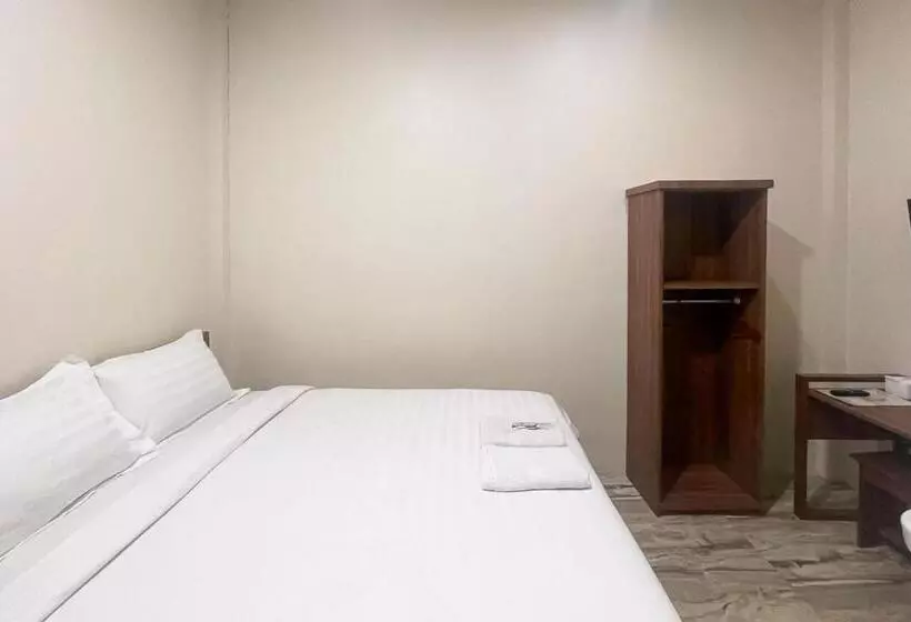 Hotelli Reddoorz Near Kantor Bupati Tapanuli Tengah Aek Tolang