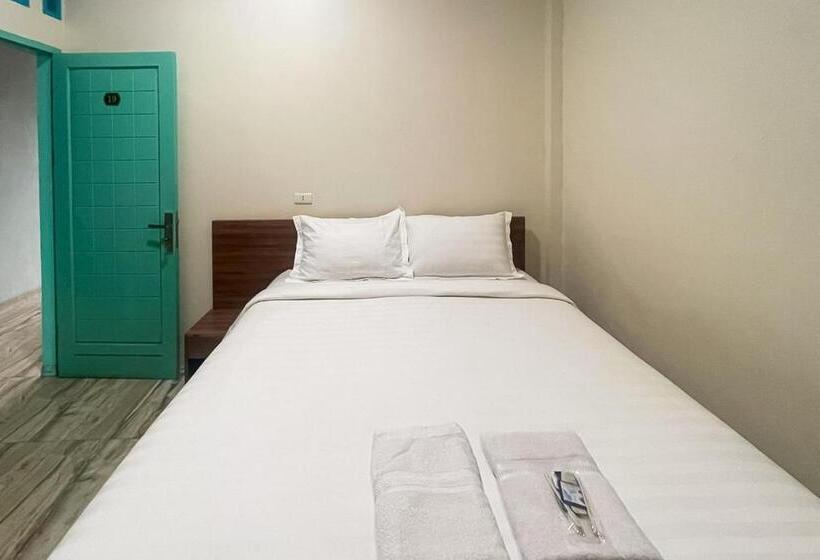 Otel Reddoorz Near Kantor Bupati Tapanuli Tengah Aek Tolang