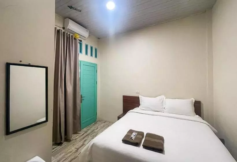 Hotelli Reddoorz Near Kantor Bupati Tapanuli Tengah Aek Tolang