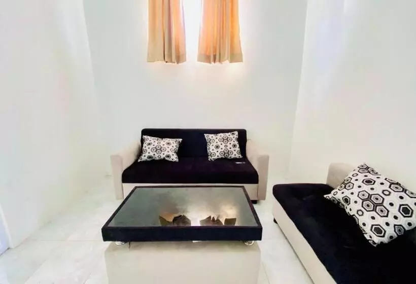 Hotelli Reddoorz Syariah At Gcl Bukittinggi