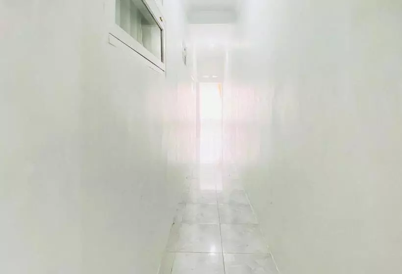 Hotelli Reddoorz Syariah At Gcl Bukittinggi