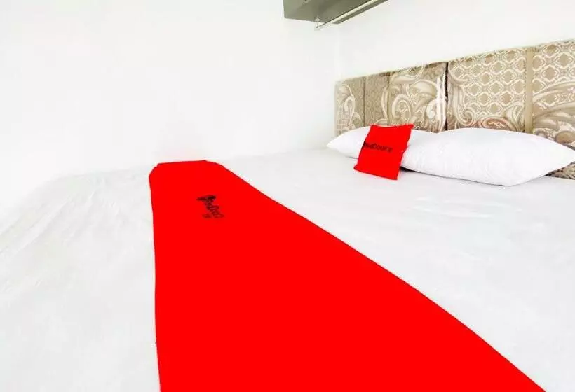 Hotelli Reddoorz Syariah At Gcl Bukittinggi