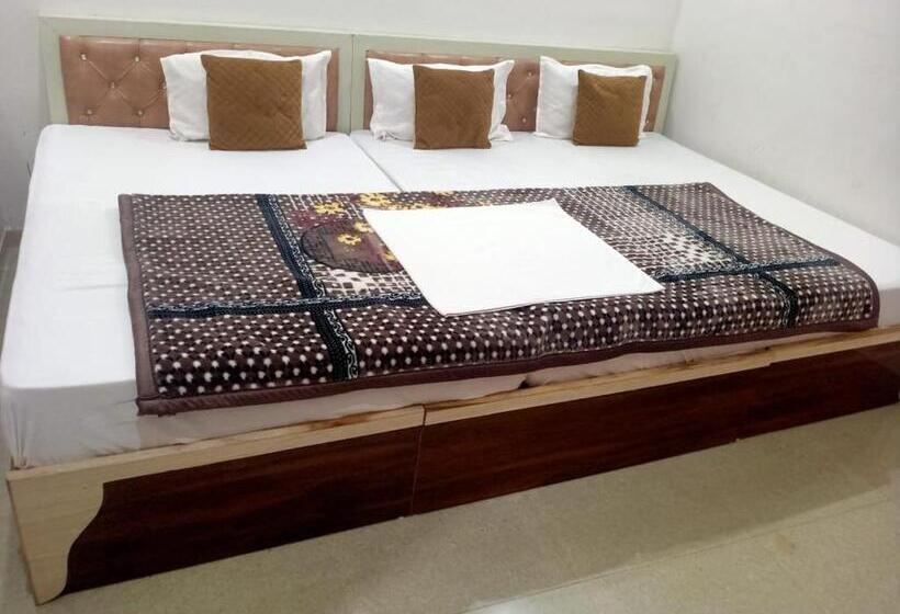 فندق Shree Govind Dev & Restaurant