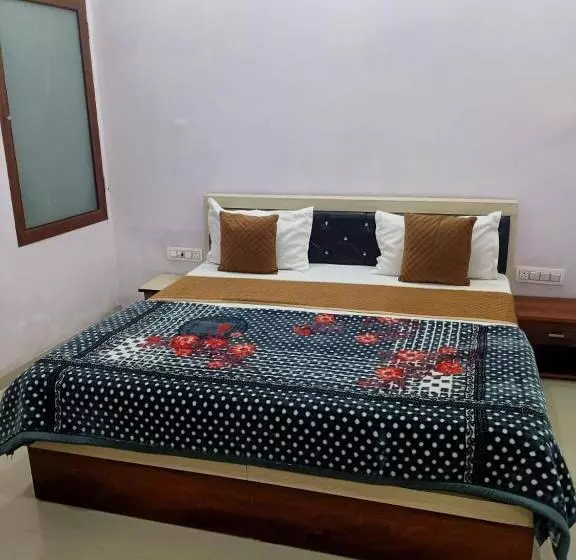 ホテル Shree Govind Dev & Restaurant