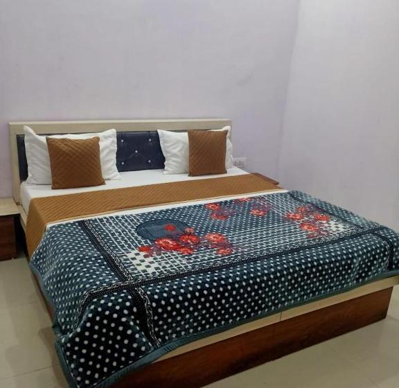 فندق Shree Govind Dev & Restaurant