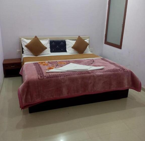 فندق Shree Govind Dev & Restaurant