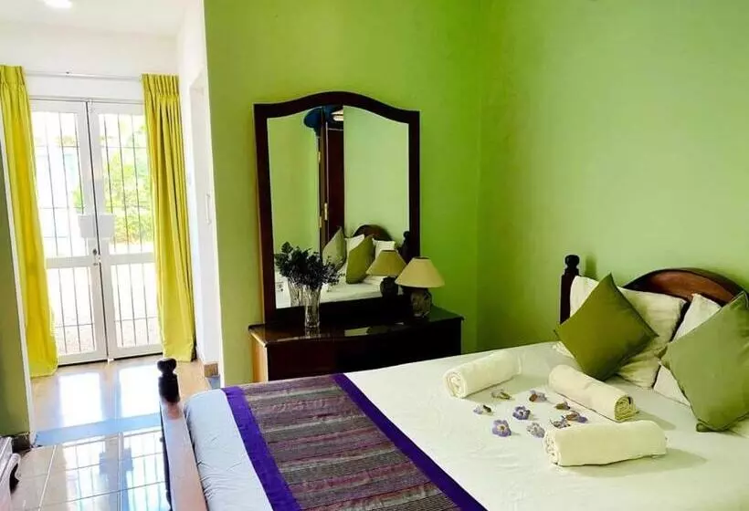 Hotelli Velapura River Garden