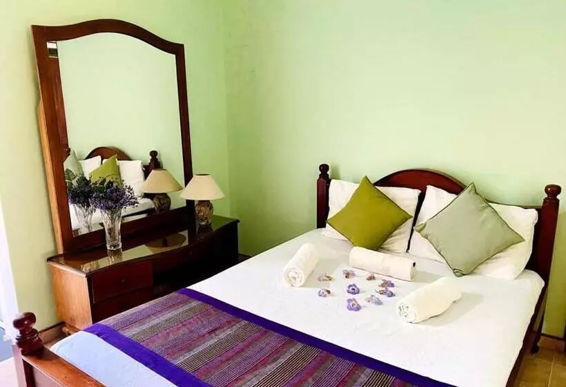 Hotelli Velapura River Garden