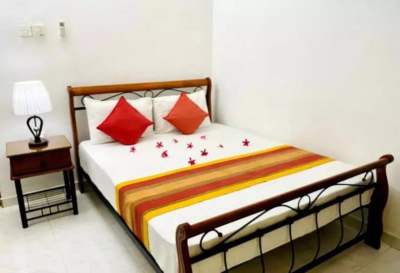 Hotelli Velapura River Garden