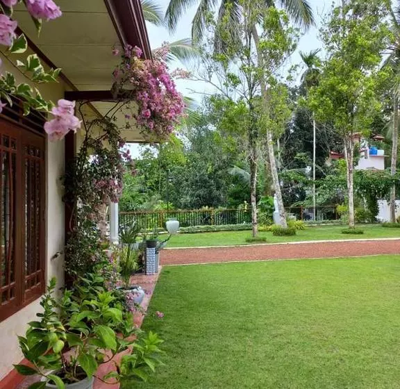 Hotelli Velapura River Garden