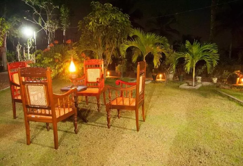 Hotelli Velapura River Garden