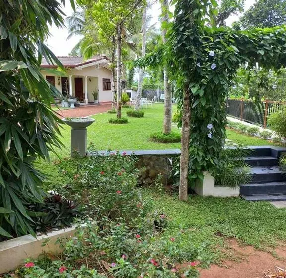 Hotelli Velapura River Garden