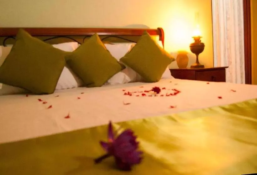 Hotelli Velapura River Garden