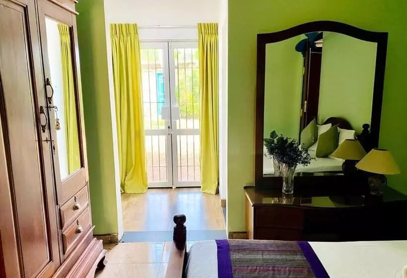 Hotelli Velapura River Garden