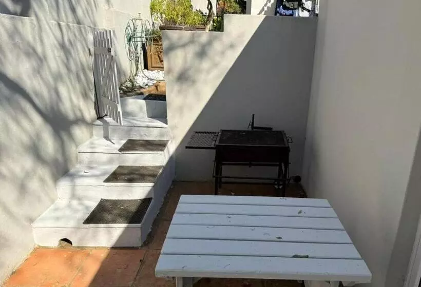 ペンション Bee Hive Guest Cottage