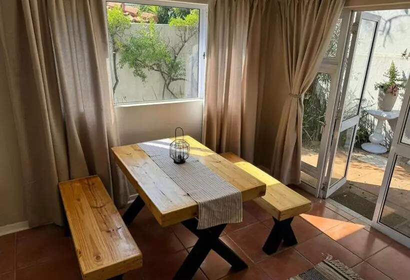 ペンション Bee Hive Guest Cottage