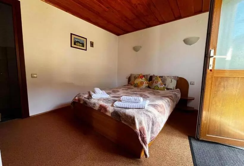 پانسیون Forest View Cottage