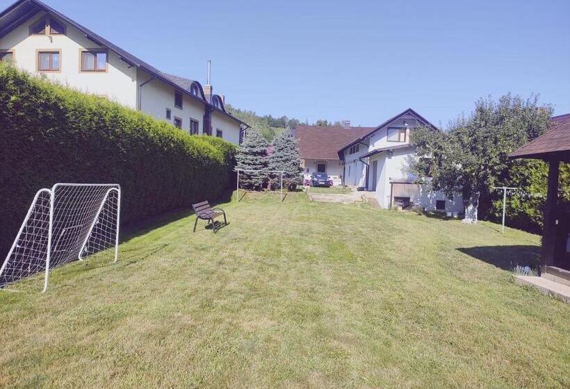 پانسیون Forest View Cottage