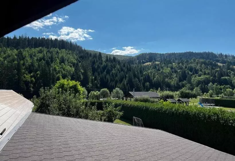 پانسیون Forest View Cottage