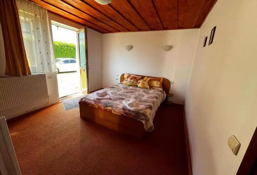 پانسیون Forest View Cottage