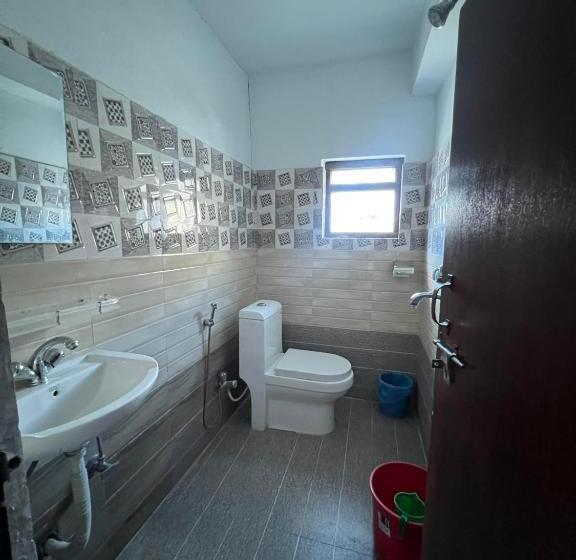 پانسیون New Neeru Guest House