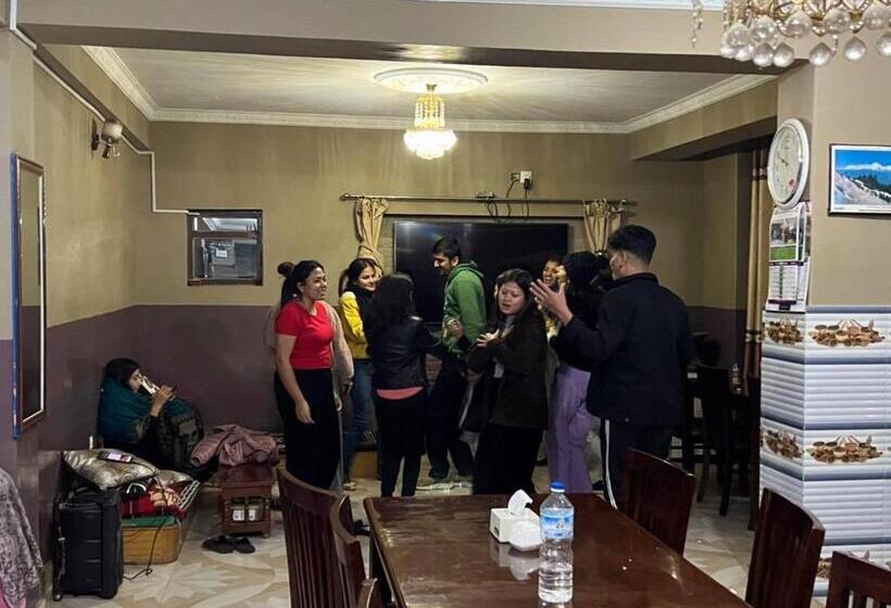 پانسیون New Neeru Guest House