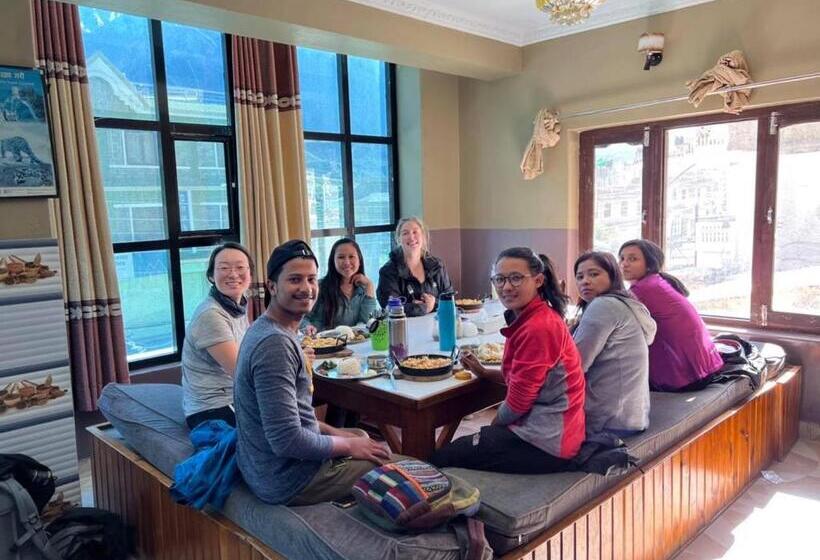 پانسیون New Neeru Guest House