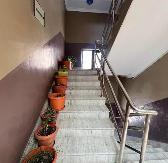 پانسیون New Neeru Guest House