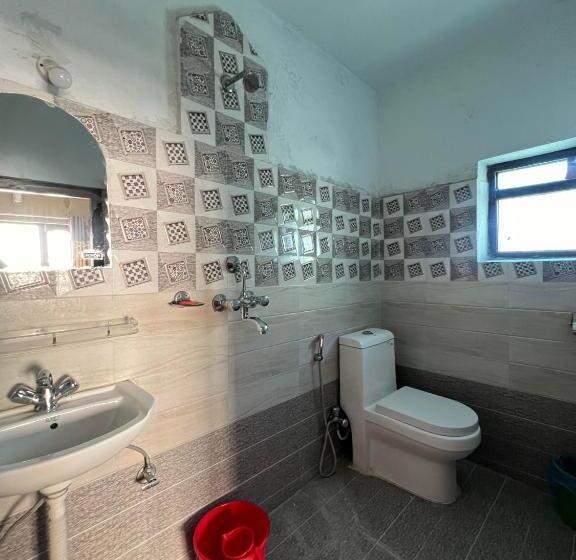 پانسیون New Neeru Guest House