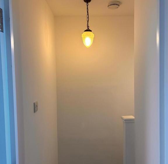 פנסיון Rooms In London Next To Tube And Wimbledon