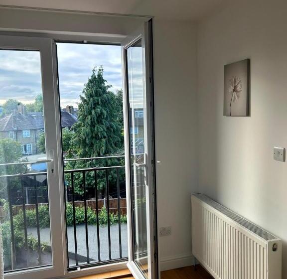 פנסיון Rooms In London Next To Tube And Wimbledon