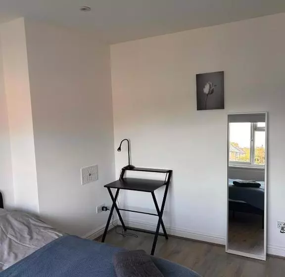 ペンション Rooms In London Next To Tube And Wimbledon
