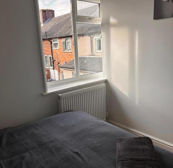 פנסיון Rooms In London Next To Tube And Wimbledon